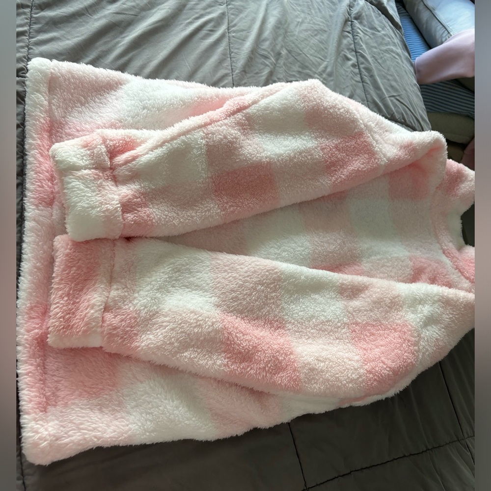 Women’s pink and white fluffy jacket in a size medium brand new with tags